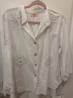 Hera Collection White Eyelet Embroidered Button-Down Blouse